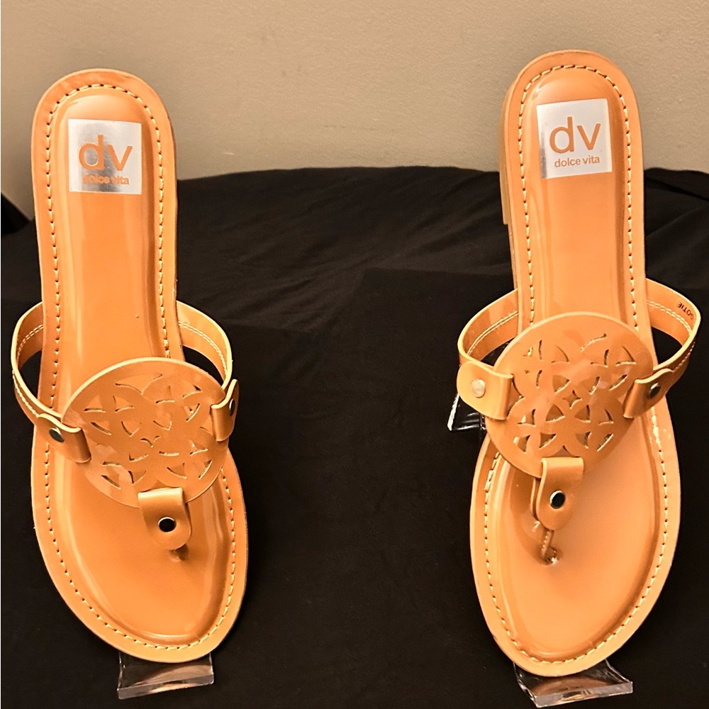 Dolce Vita Women's Tan Sandals